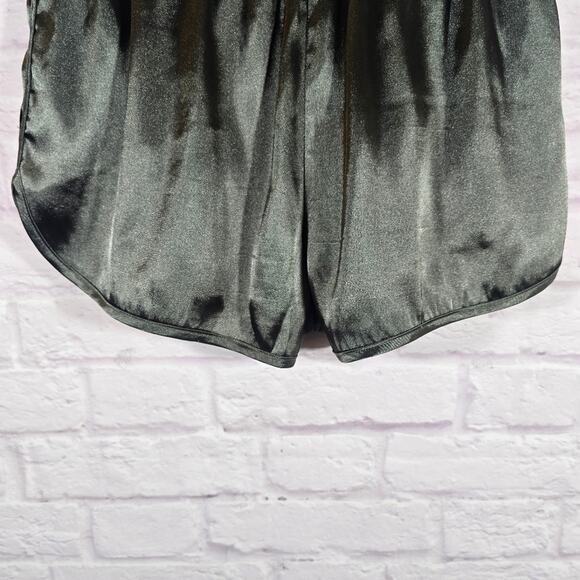 M H&M Green Satin Athletic Shorts Elastic Waistband Womens Size 4 Shimmer Soft - Picture 6 of 9